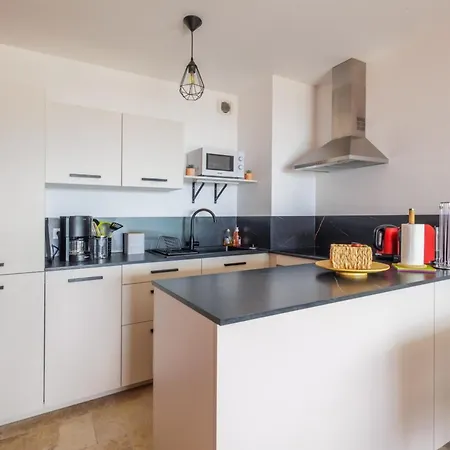 Cosy T2 Vue Climatise Wifi Et Equipe Refait A Neuf Appartement *