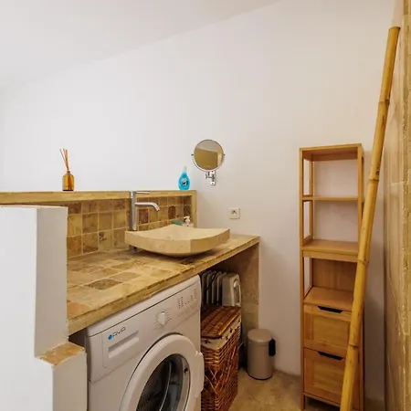 Cosy T2 Vue Climatise Wifi Et Equipe Refait A Neuf Ajaccio (Corsica)