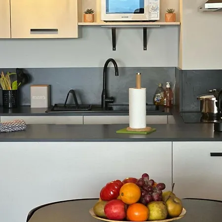 Cosy T2 Vue Climatise Wifi Et Equipe Refait A Neuf * أجاكسيو