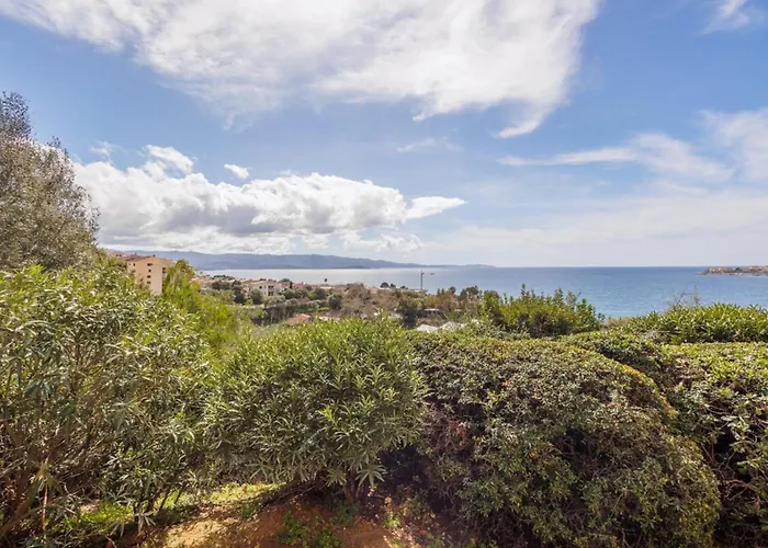 Cosy T2 Vue Climatise Wifi Et Equipe Refait A Neuf Apartment