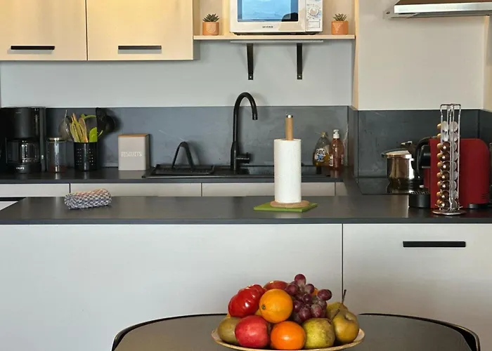 Cosy T2 Vue Climatise Wifi Et Equipe Refait A Neuf * Ajaccio (Corsica)