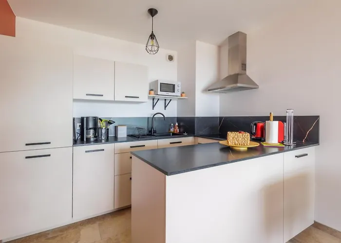 Cosy T2 Vue Climatise Wifi Et Equipe Refait A Neuf Apartment *