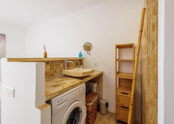 Cosy T2 Vue Climatise Wifi Et Equipe Refait A Neuf Ajaccio (Corsica)