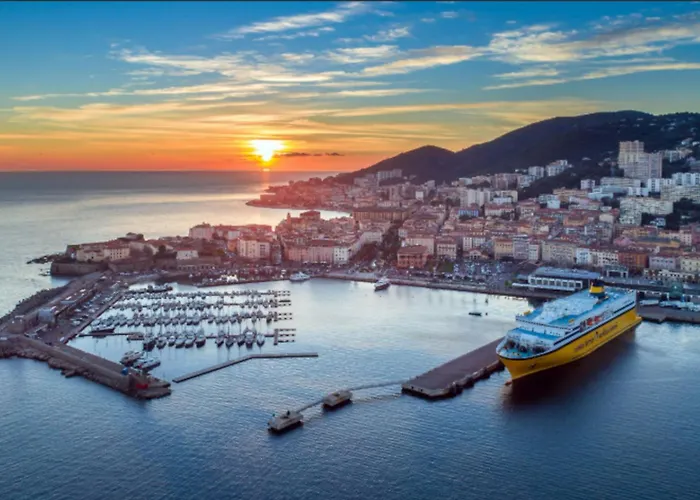 Cosy T2 Vue Climatise Wifi Et Equipe Refait A Neuf *